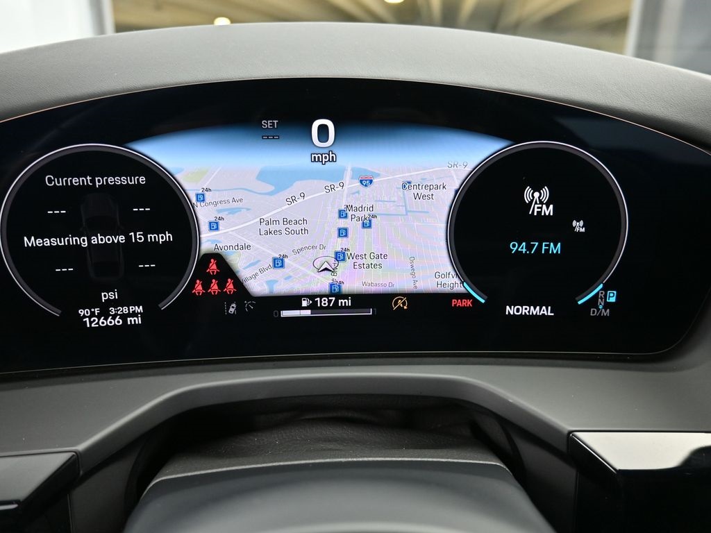 2024 Porsche Panamera Base photo 25