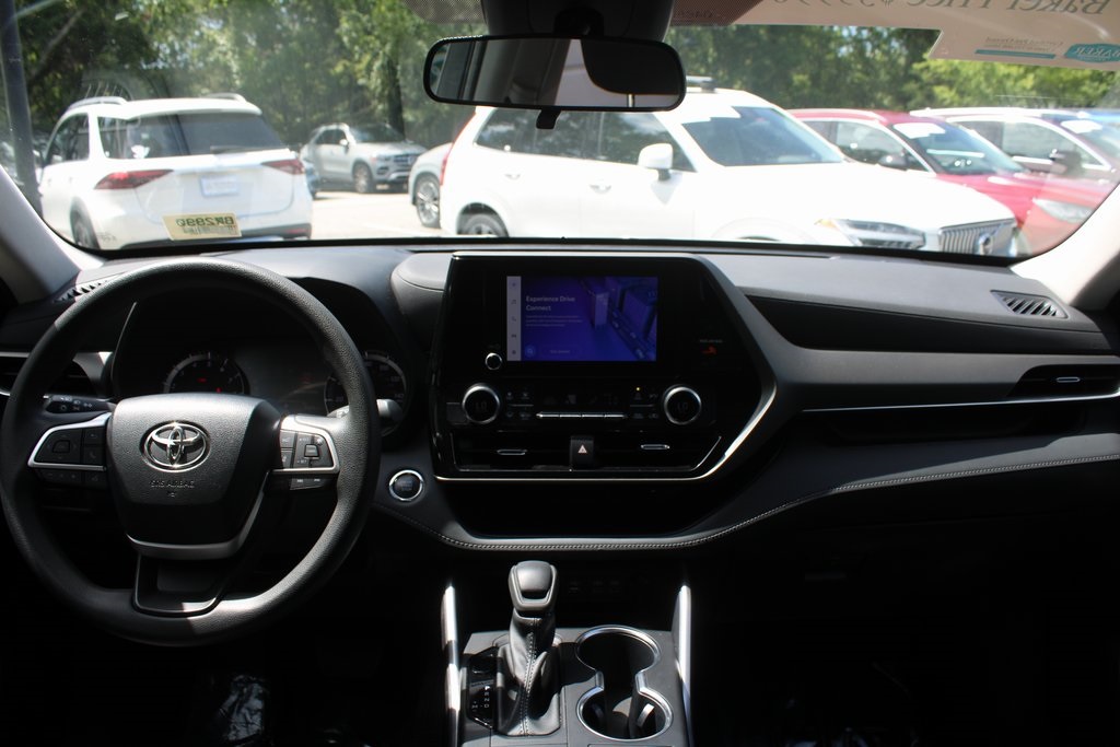 2023 Toyota Highlander L photo 4