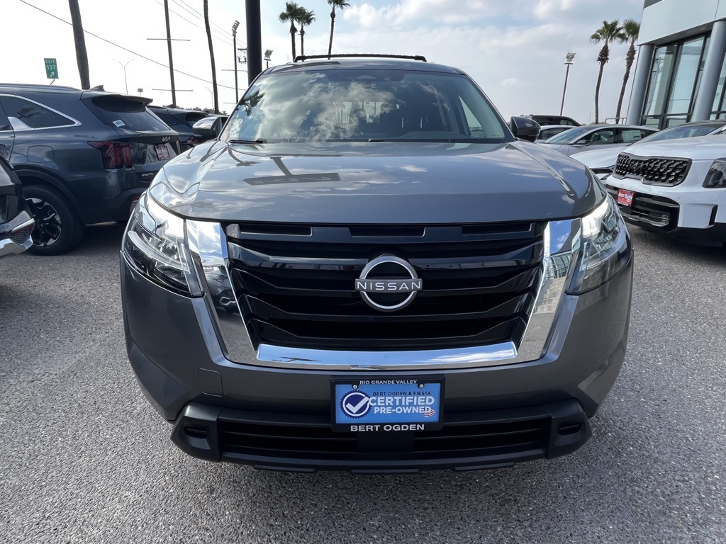 2022 Nissan Pathfinder SV photo 2