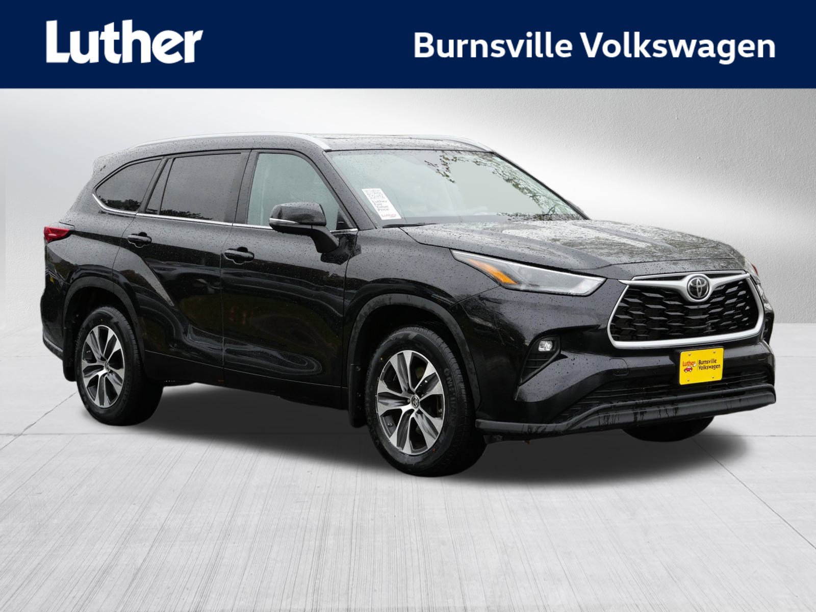 2023 Toyota Highlander XLE's photo