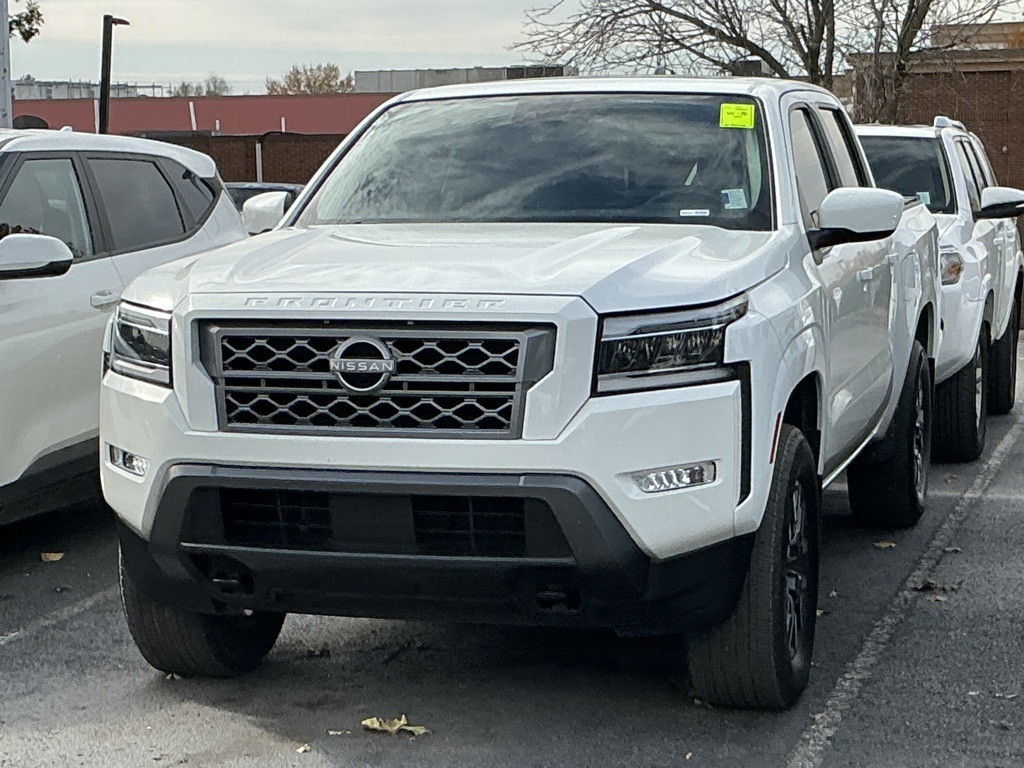 2024 Nissan Frontier SL photo 2