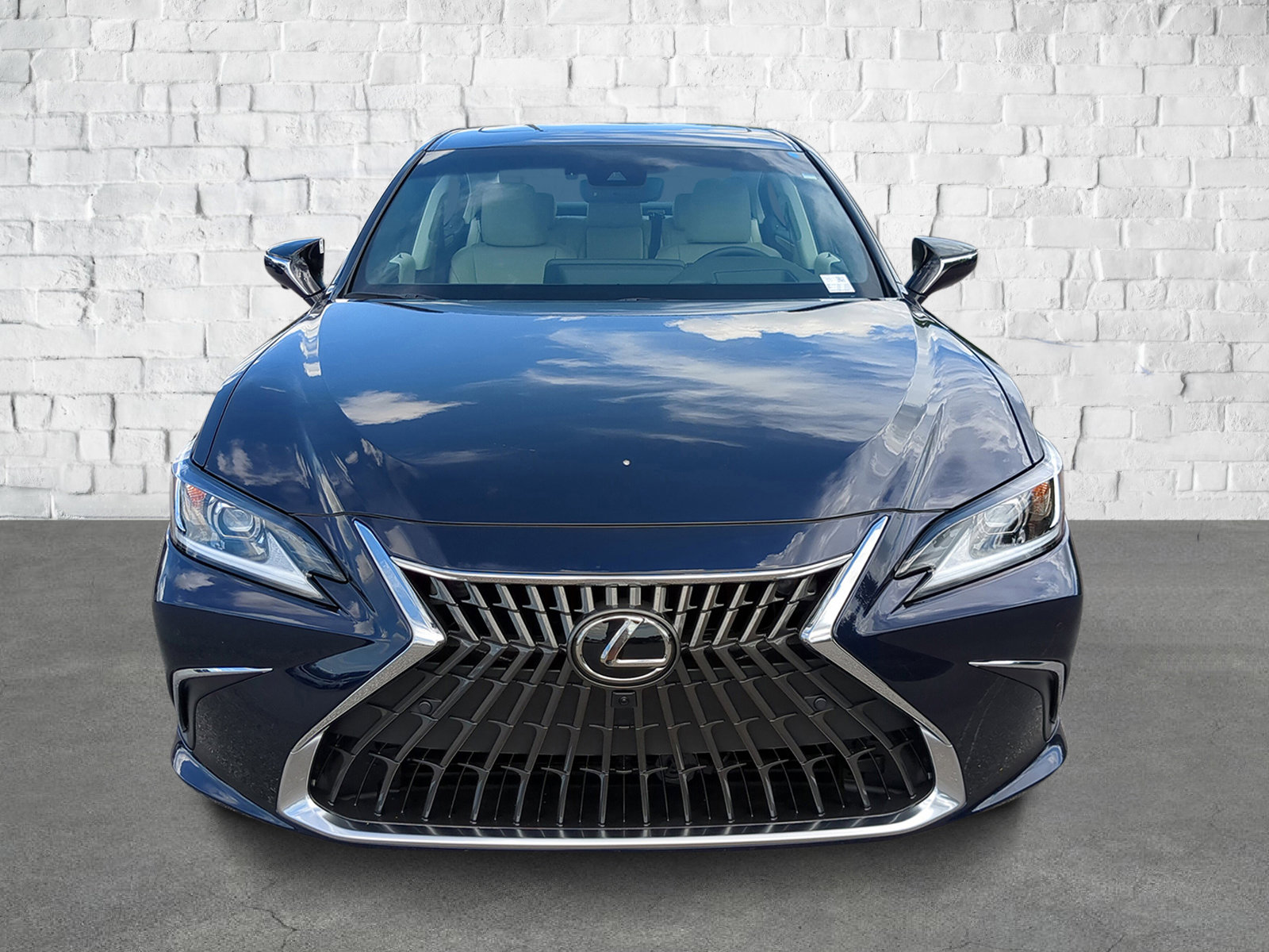 2025 Lexus ES 300h Luxury photo 2