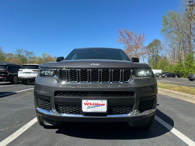 2025 Jeep Grand Cherokee Laredo photo 13