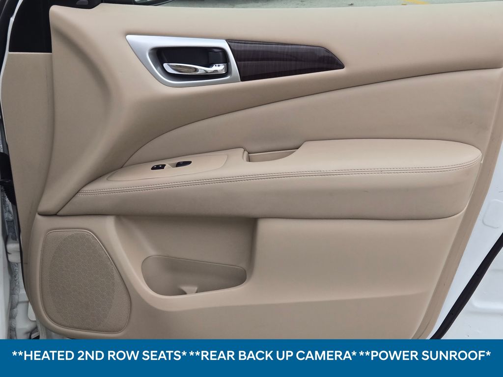 2015 Nissan Pathfinder Platinum photo 3
