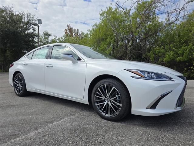 2025 Lexus ES 350's photo