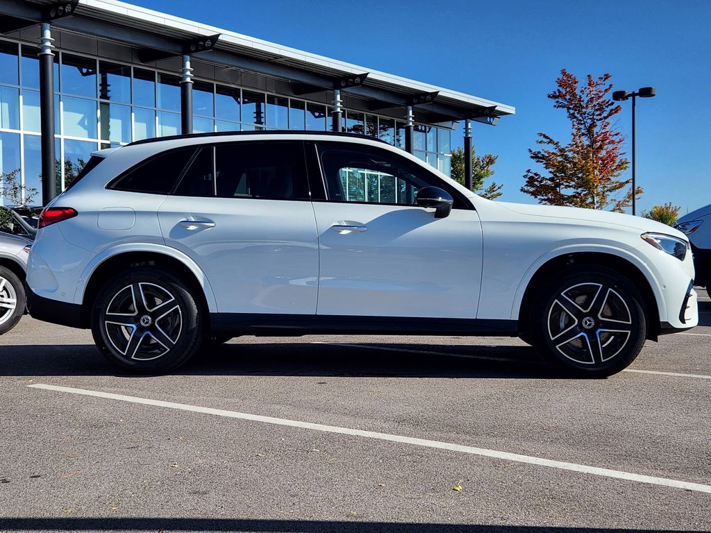 2026 Mercedes Benz GLC 300 4MATIC photo 2