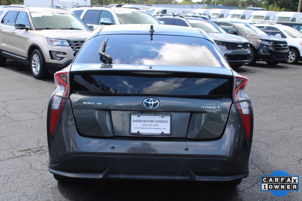 2017 Toyota Prius Four photo 8