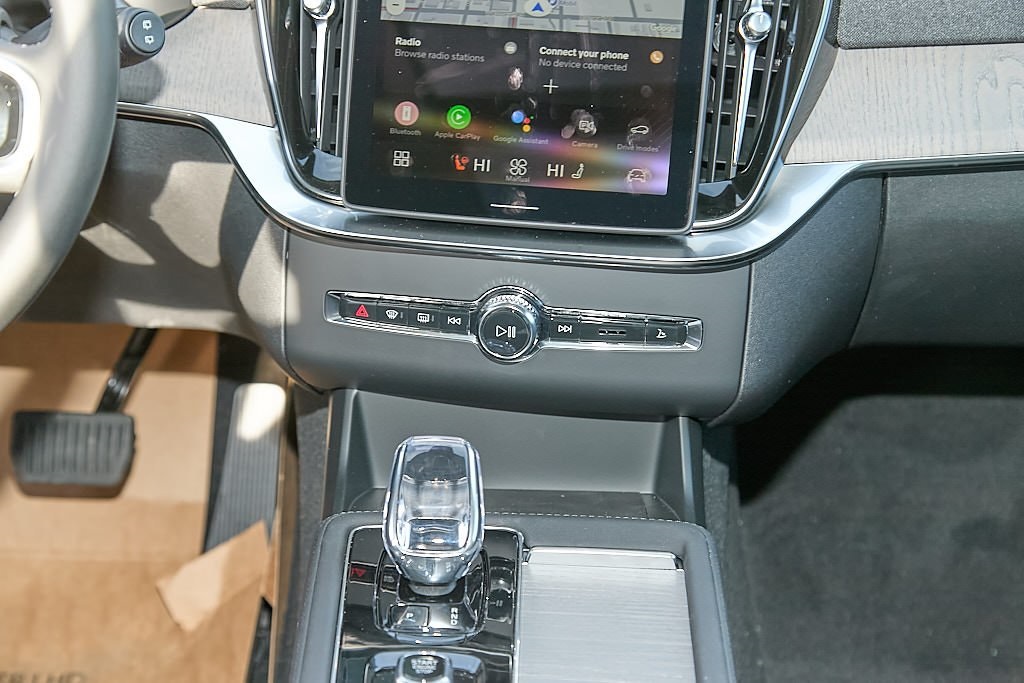 2026 VOLVO XC90 - Image 28