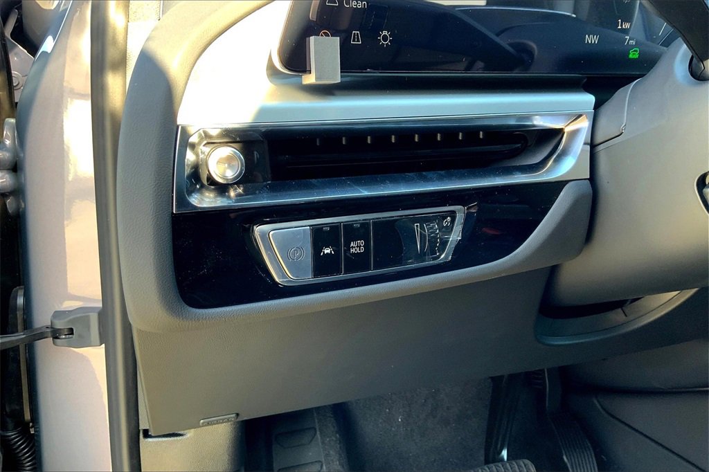 2025 Cadillac Lyriq Luxury photo 13