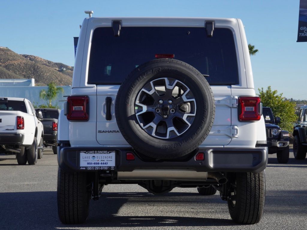New 2026 Bright White Clear-Coat Exterior Paint Jeep Sahara image 4