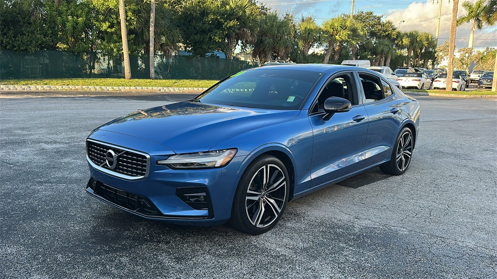 2020 Volvo S60 R-Design photo 3