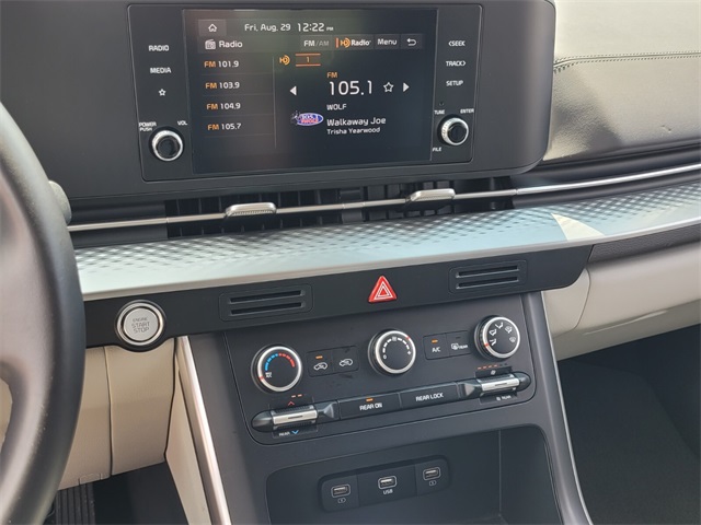 2024 Kia Carnival LX photo 16