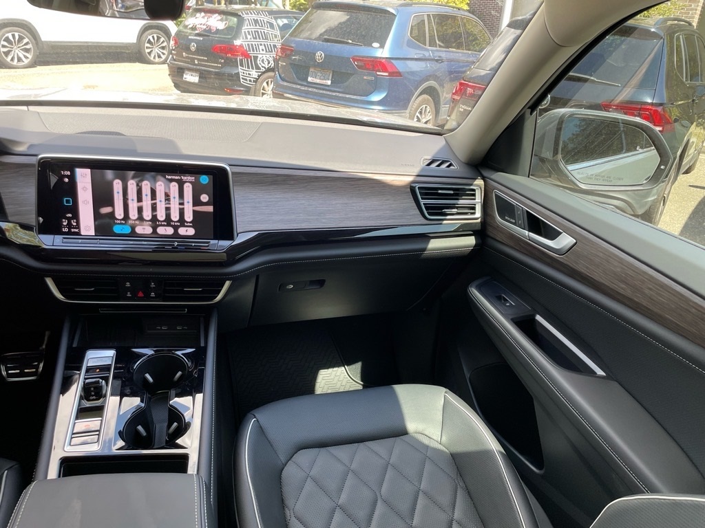 2025 Volkswagen Atlas SEL Premium R-Line photo 4