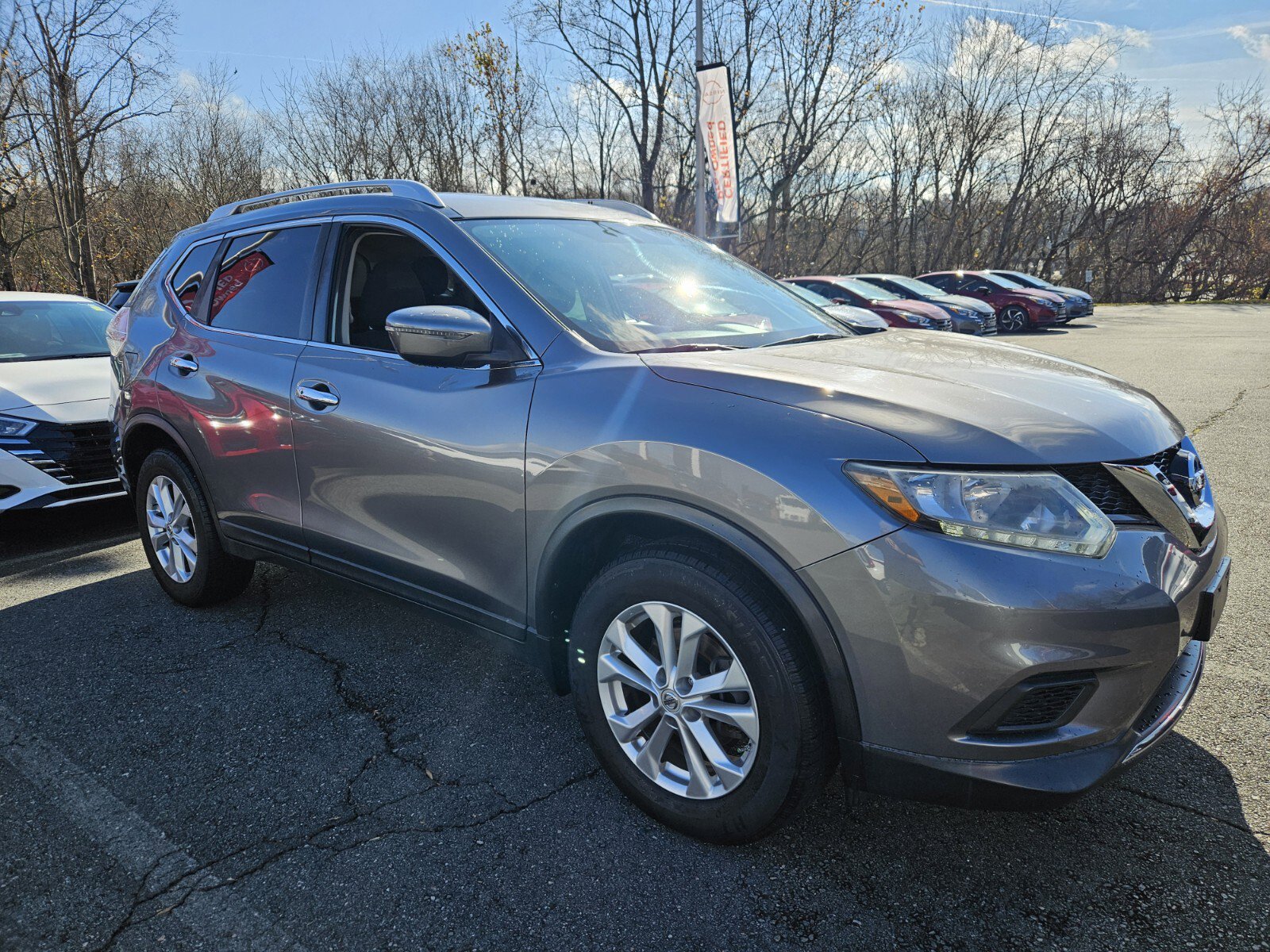2016 Nissan Rogue SV AWD photo 2