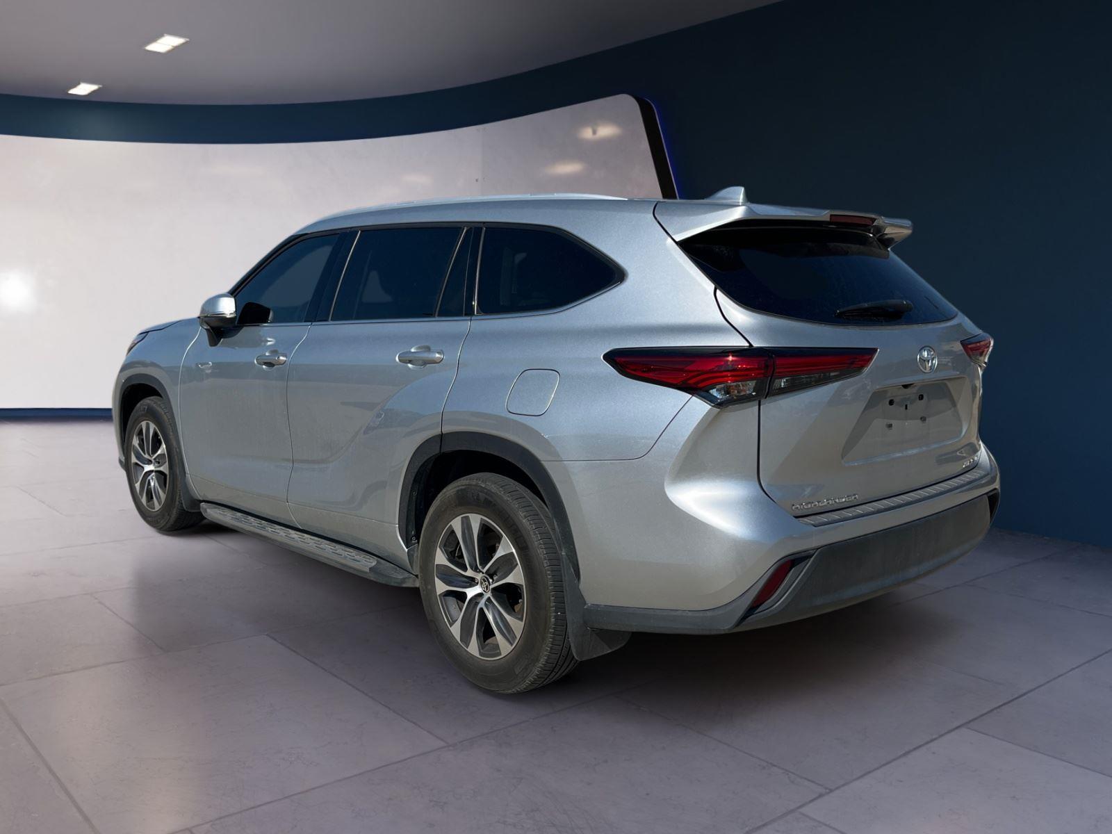 2022 Toyota Highlander XLE photo 3