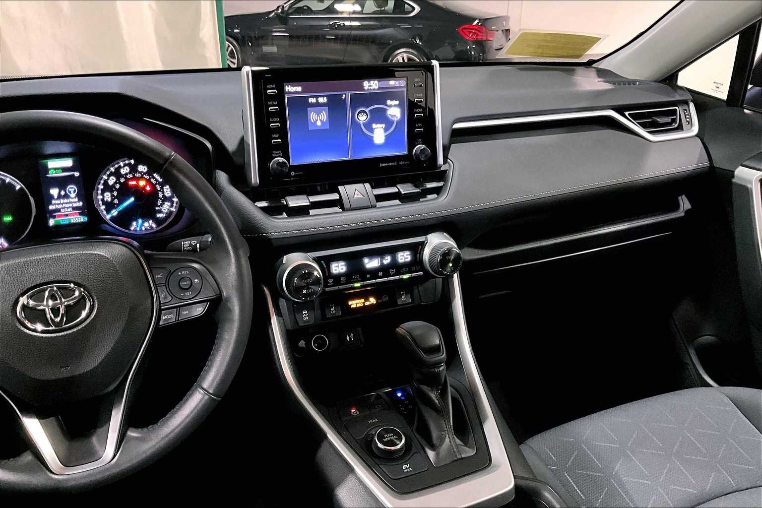 2019 Toyota RAV4 Hybrid XLE photo 6