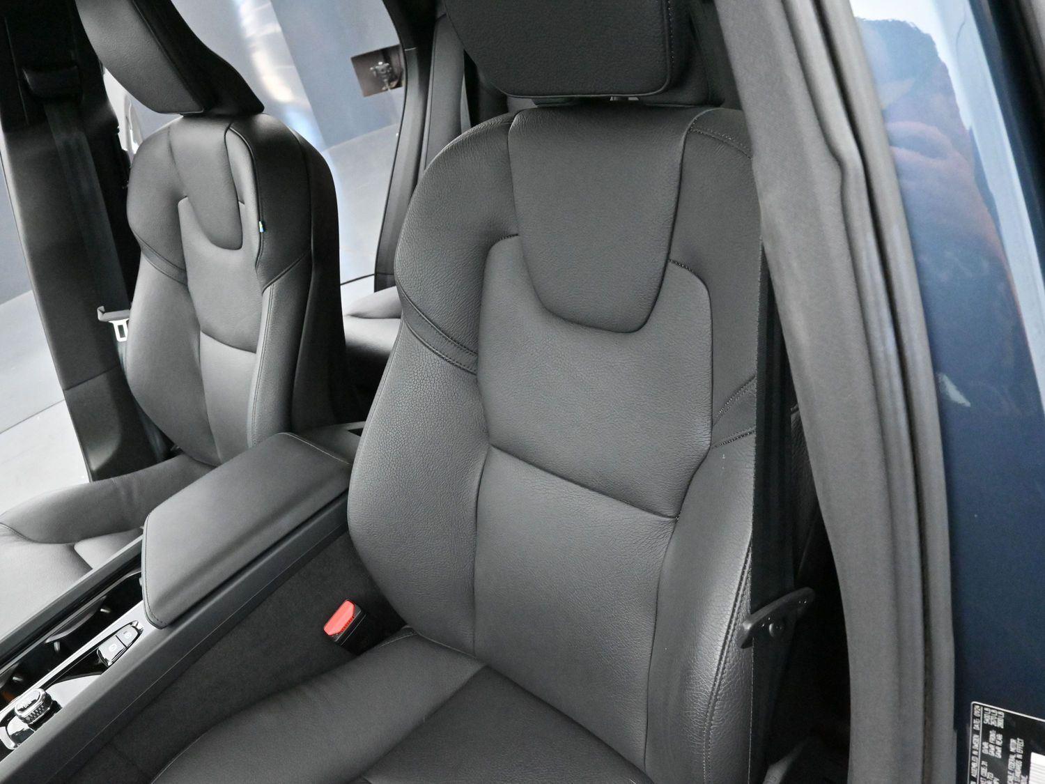 2024 Volvo XC60 Plus photo 14