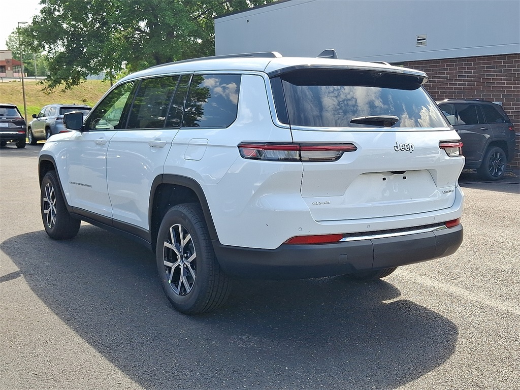 2025 Jeep Grand Cherokee Limited photo 2