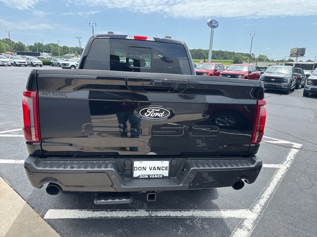 2025 Ford F-150 Lariat photo 3