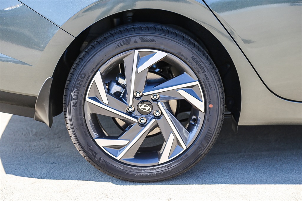 2025 Hyundai Elantra SEL Sport photo 8
