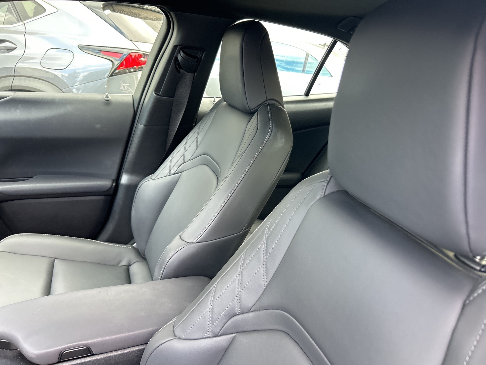 2024 Lexus UX 250h photo 9