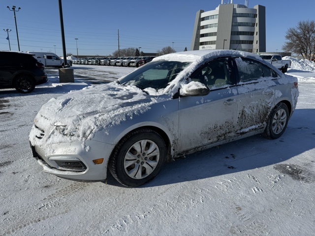 2016 Chevrolet Cruze L photo 2