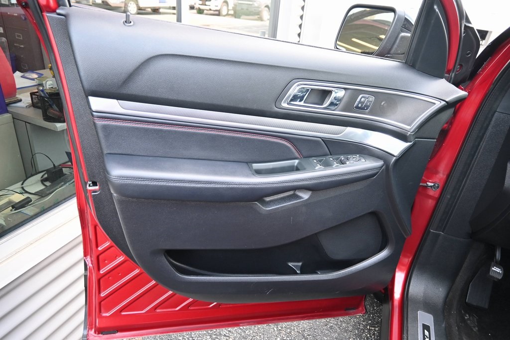 2018 Ford Explorer Sport photo 19