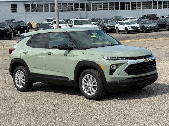 2026 Chevrolet Trailblazer LS photo 2