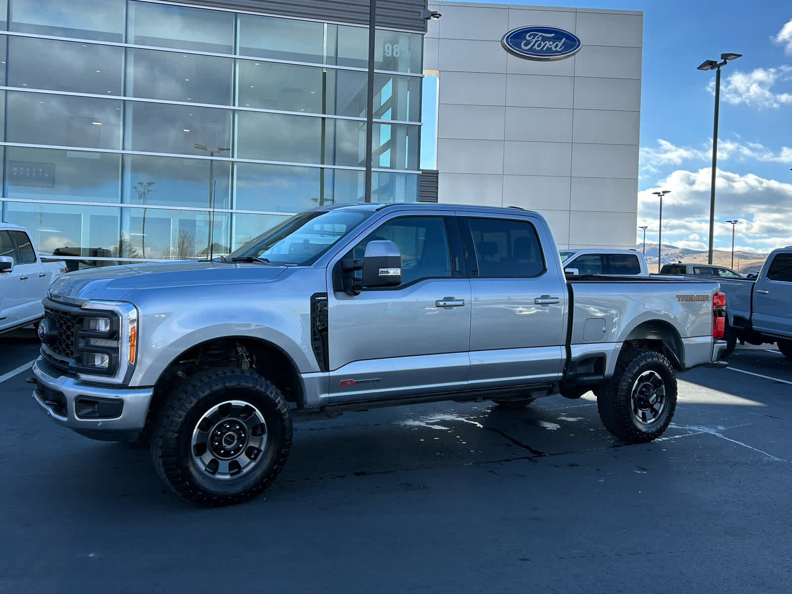 2023 Ford F-350 Super Duty Lariat's photo
