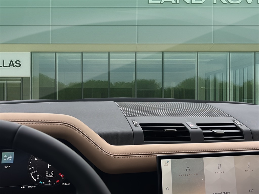 2025 Land Rover Defender 130 S photo 11