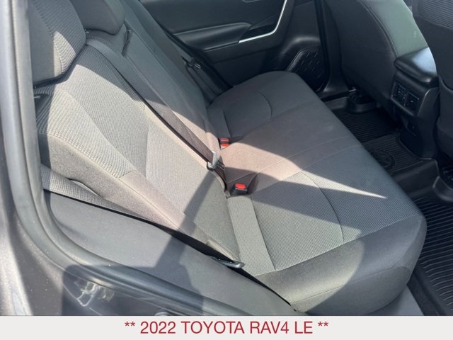 2022 Toyota RAV4 LE photo 17