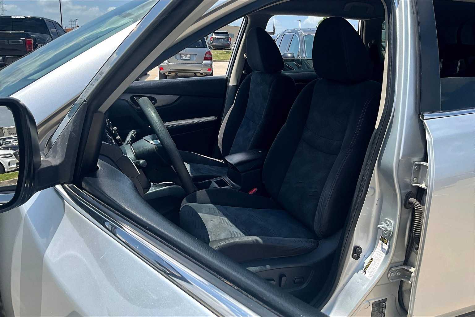 2016 Nissan Rogue SV photo 7