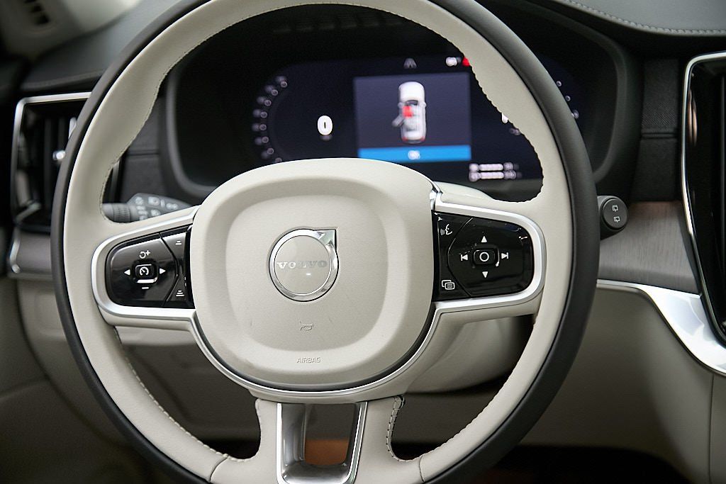 2026 VOLVO XC90 - Image 26