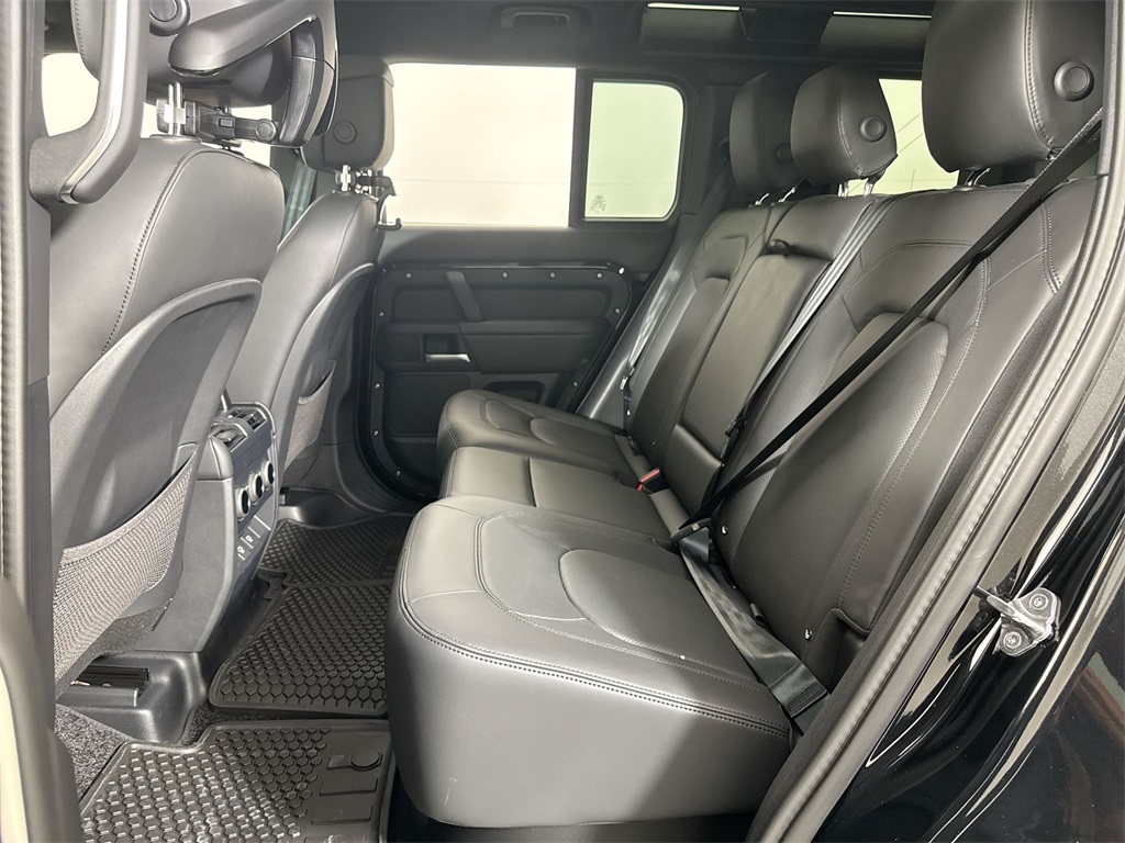 2025 Land Rover Defender 110 S photo 16