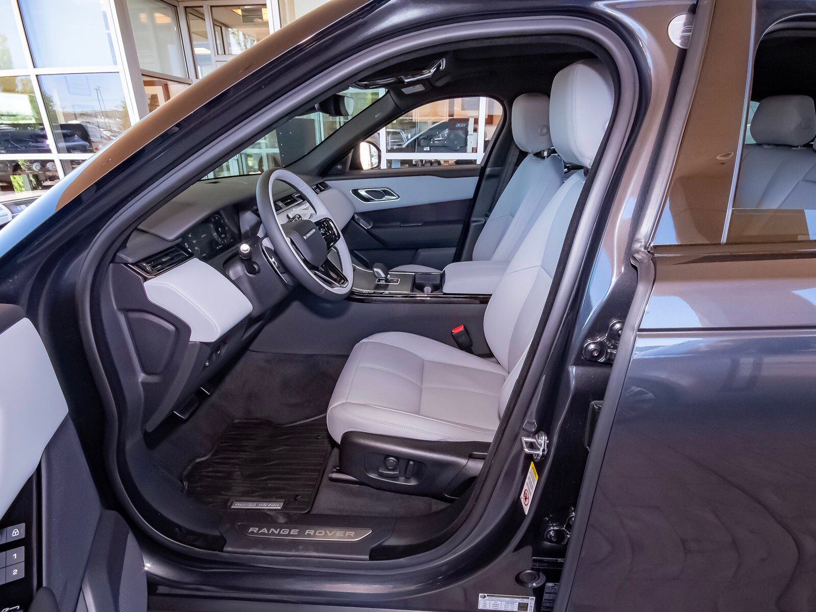 2026 Land Rover Range Rover Velar SE photo 29