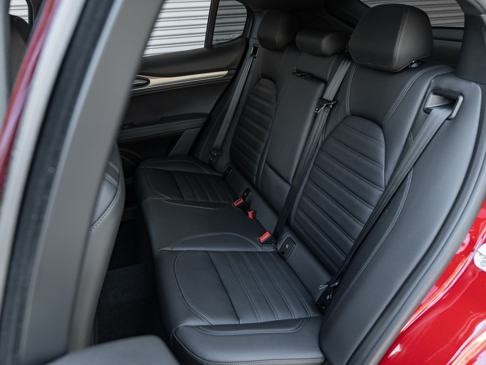 2024 Alfa Romeo Stelvio photo 25