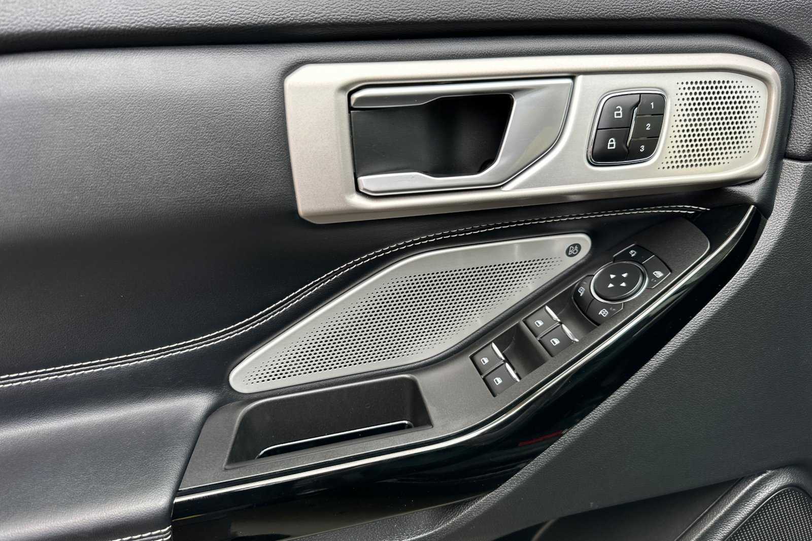 2023 Ford Explorer ST photo 9
