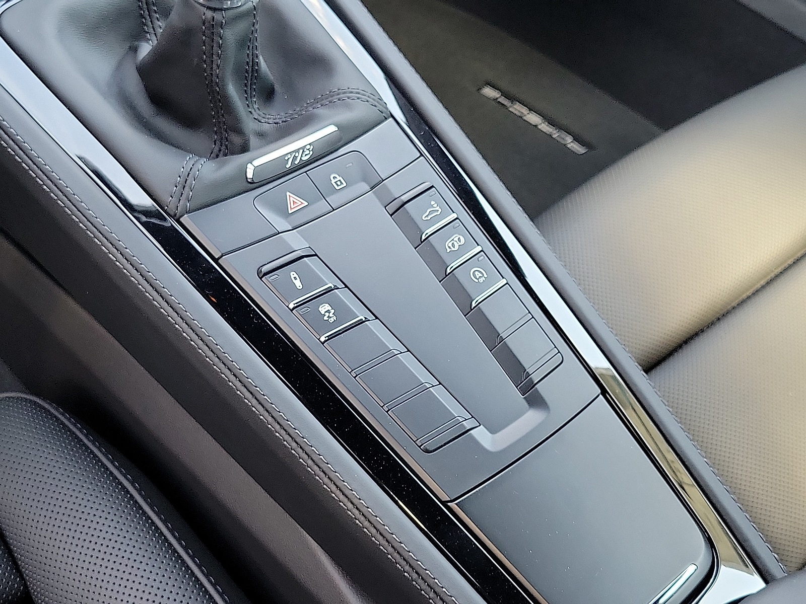 2025 Porsche Cayman S photo 23