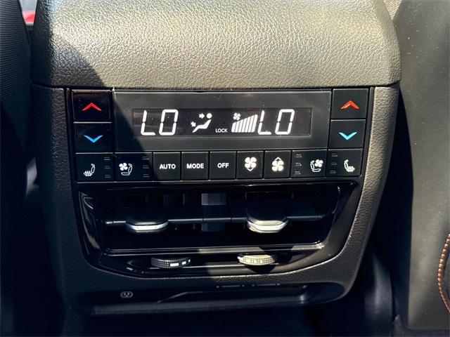 2023 Jeep Grand Cherokee Summit photo 18