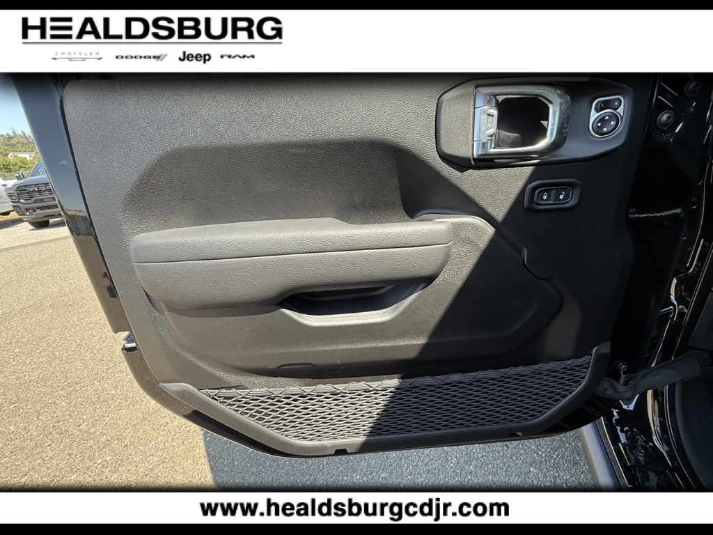 2025 Jeep Wrangler Rubicon photo 9