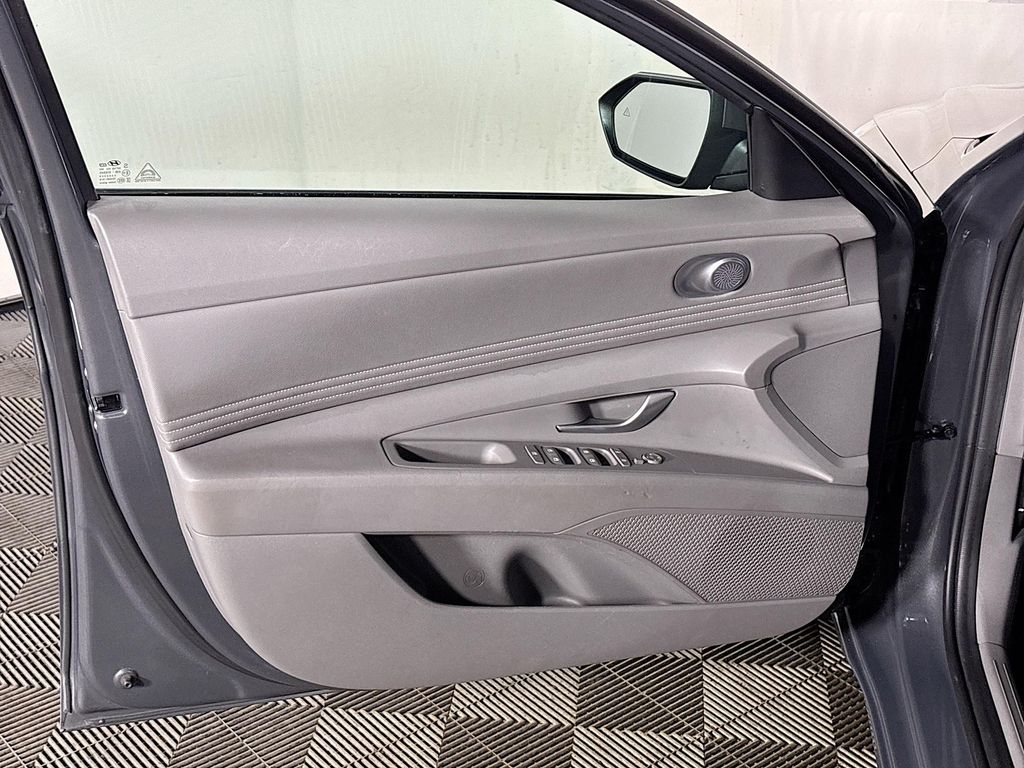 2023 Hyundai Elantra SEL photo 10