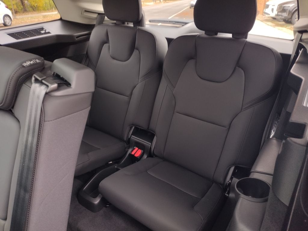 2026 VOLVO XC90 - Image 21