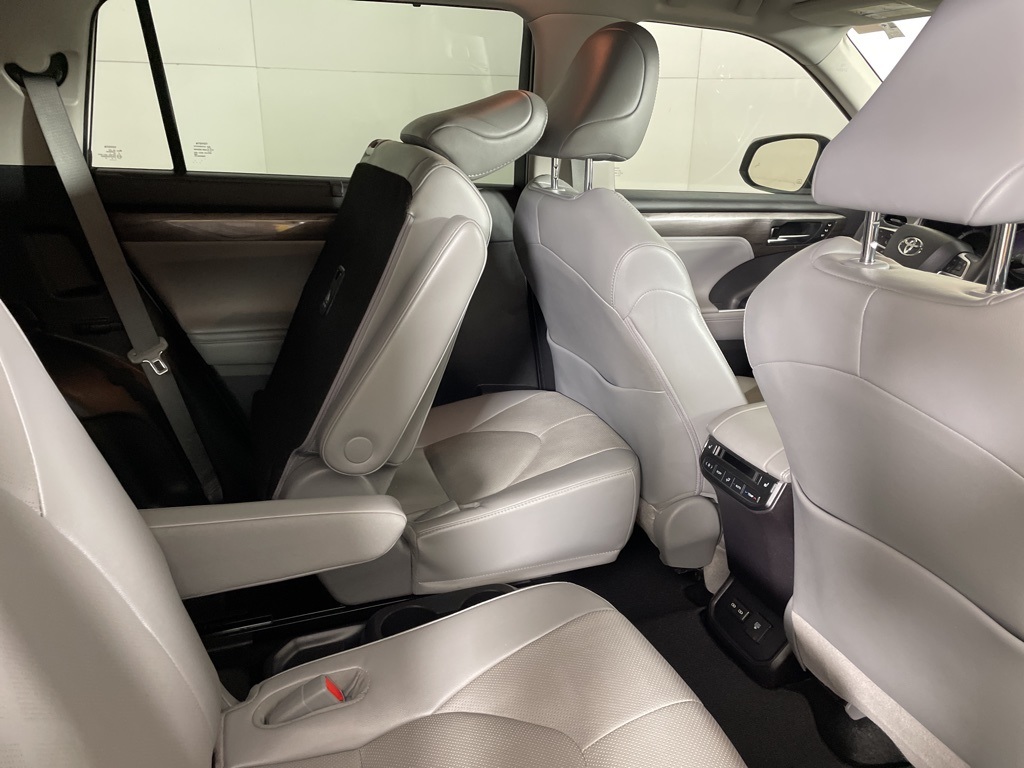 2022 Toyota Highlander Platinum photo 16