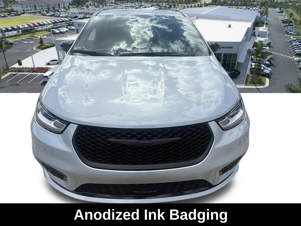 2026 Chrysler Pacifica Limited photo 8