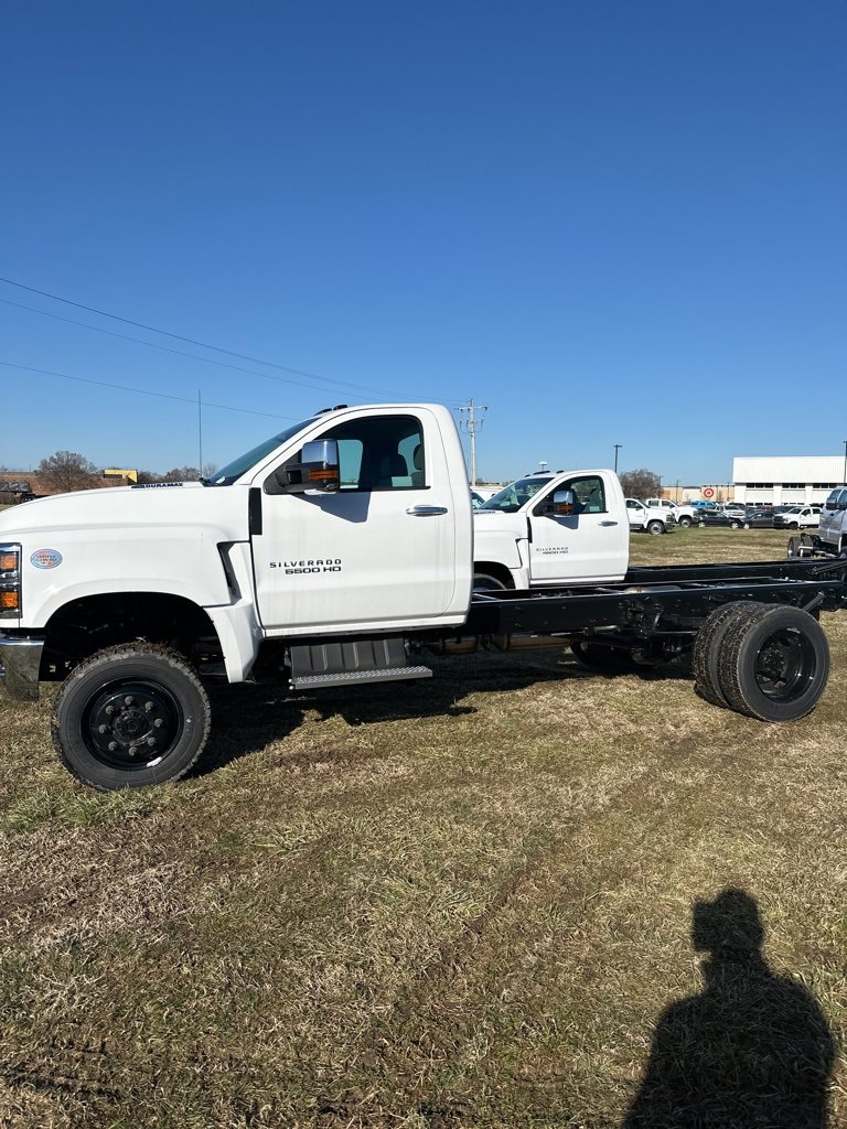 2024 Chevrolet Silverado 5500HD Work Truck photo 2