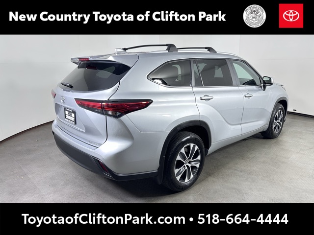 2023 Toyota Highlander XLE photo 3