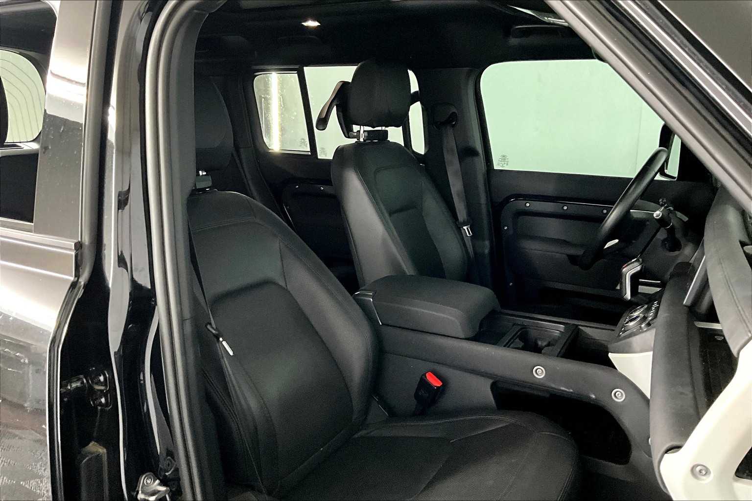 2023 Land Rover Defender SE photo 7