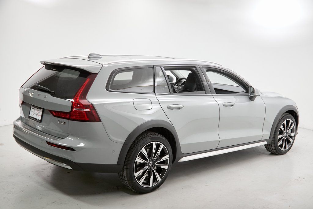 2026 VOLVO V60CC - Image 8