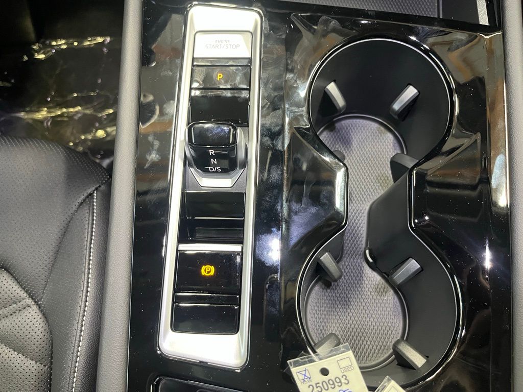 2025 Volkswagen Atlas SE Technology photo 13