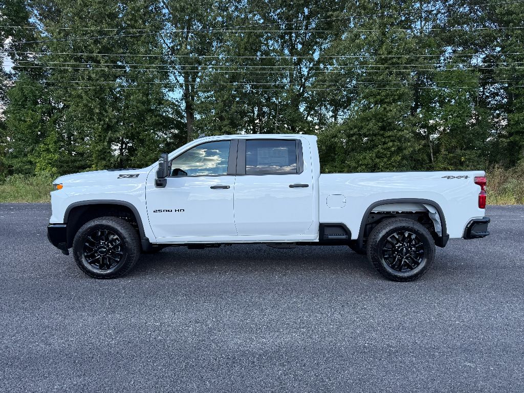 2025 Chevrolet Silverado 2500HD Custom photo 3